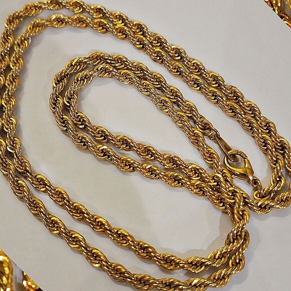 Unsigned Jewelry - #VINTAGE Opera Length 29" Long Twisted Rope Gold Tone Chain Necklace